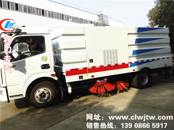 东风大多利卡扫路车_副本.jpg